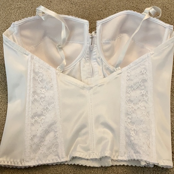 White corset - Picture 5 of 7
